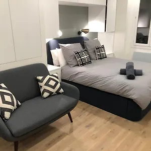 https://studio-design-proche-champs-elysees.fr-paris.fr