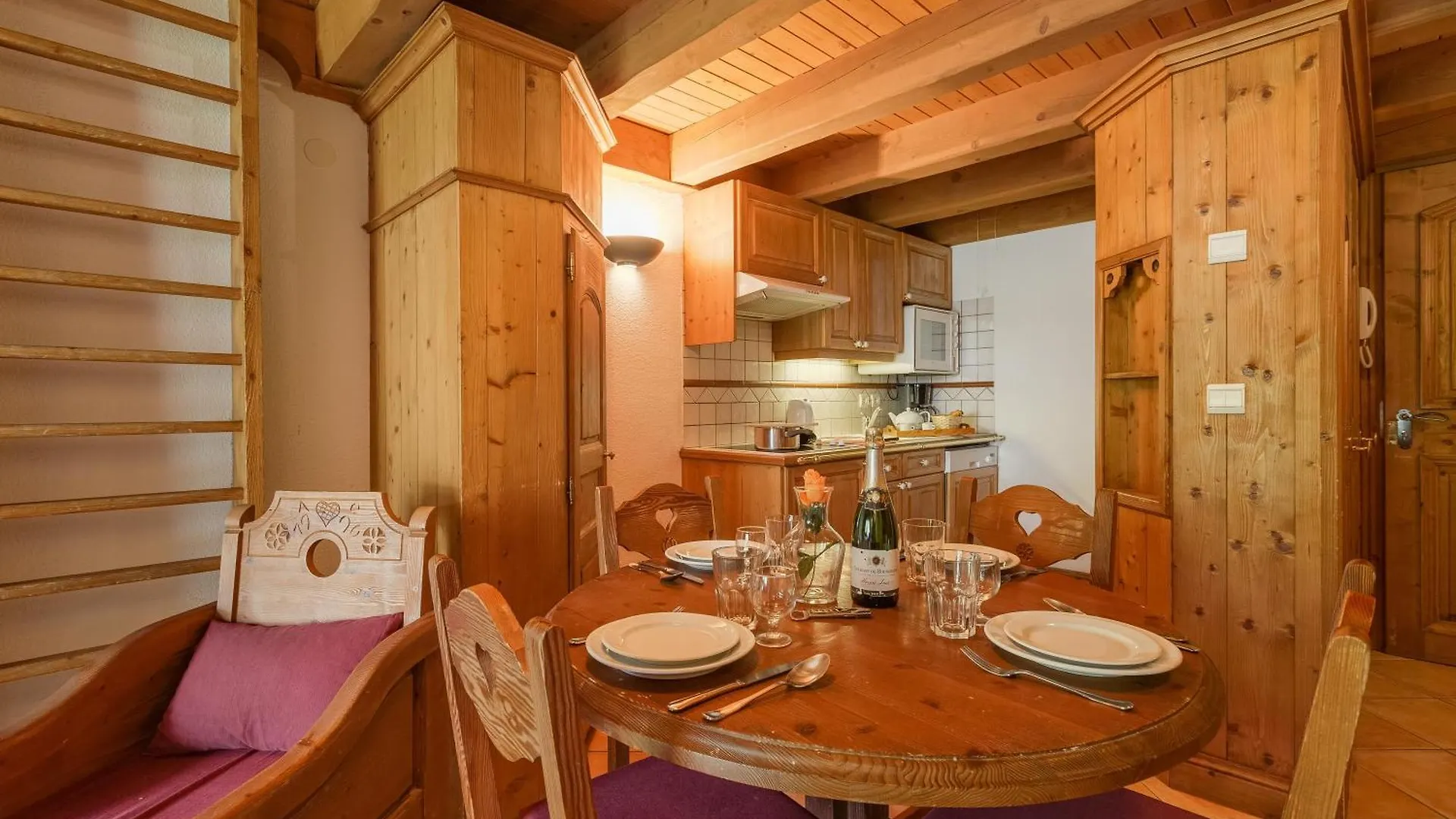 Residence Le Cristal Apartments - Happy Rentals Chamonix